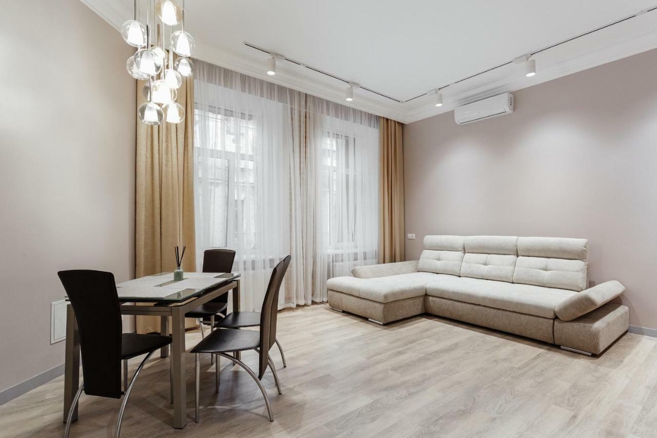 Central Barkar Apartments Одесса Экстерьер фото